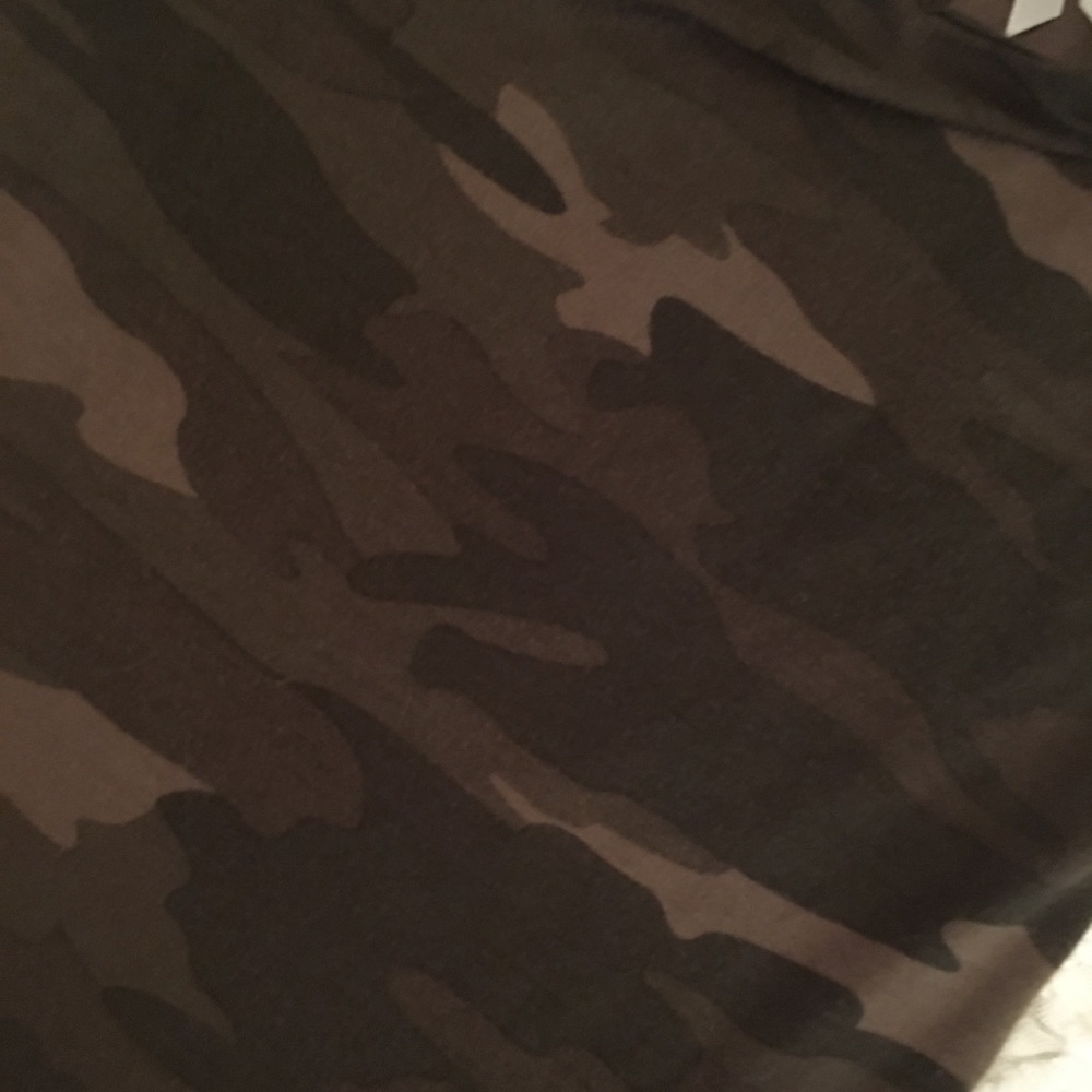 Camo Tank Top - Picture 3 of 3